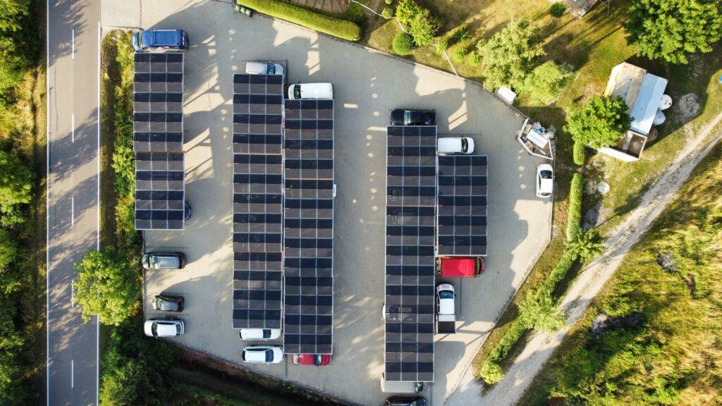 Blick von oben auf Solar Carport