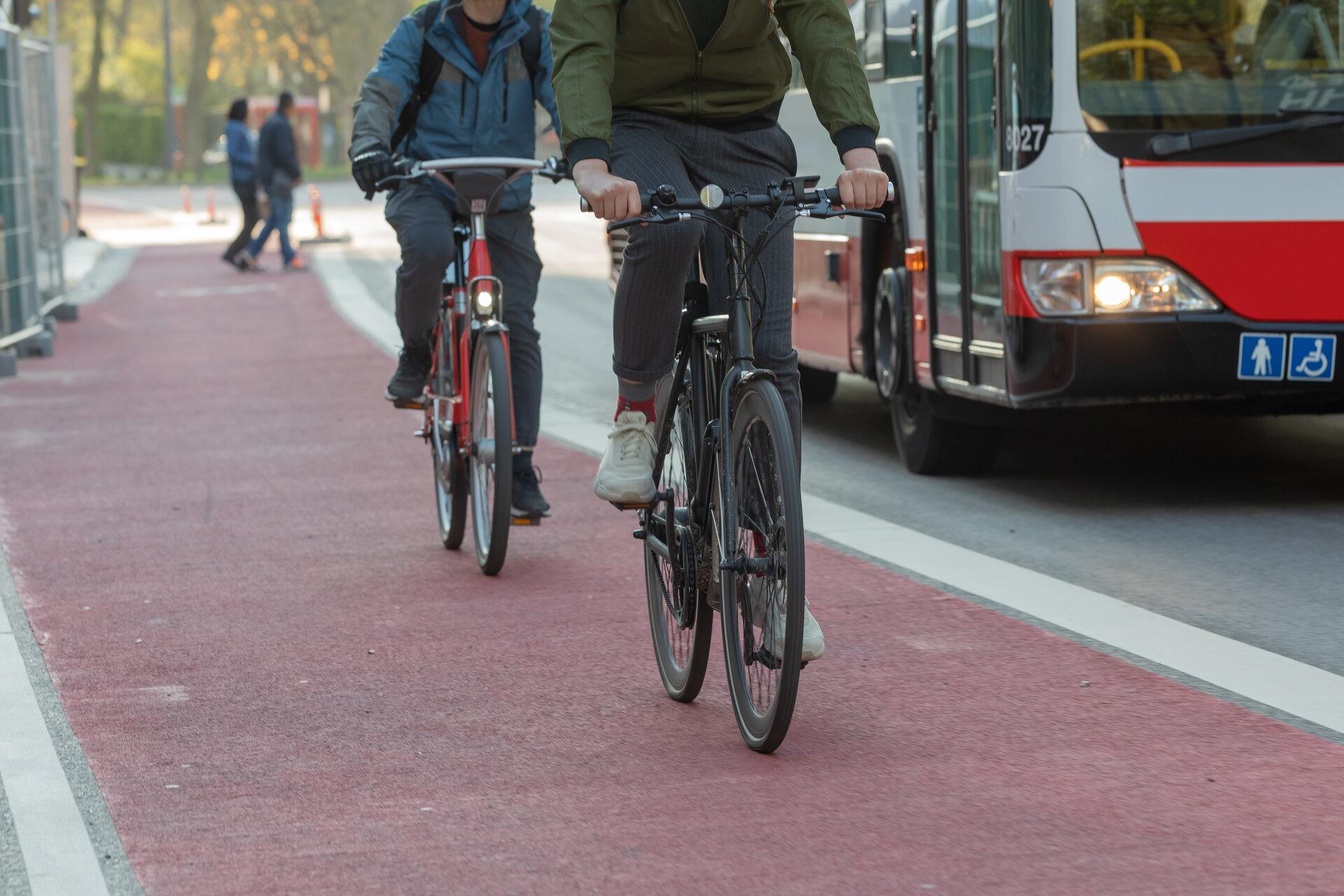 You are currently viewing Warum sich öffentliche Verkehrsmittel und Fahrräder perfekt ergänzen